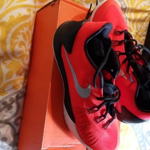 Nike Hyperchase Sneakers